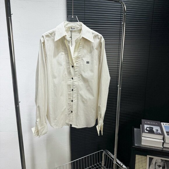 Celin made two fake V-neck striped shirts - Picture 1 of 5